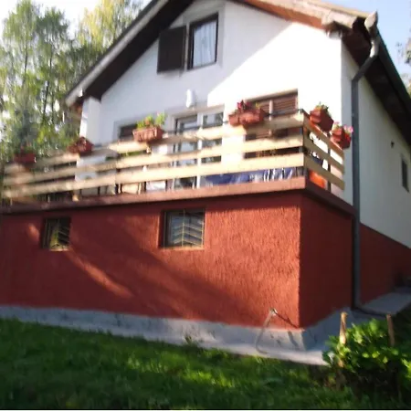 Cozy House In With Garden *