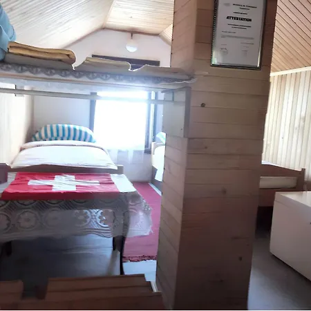 Cozy House In With Garden * Jazvine