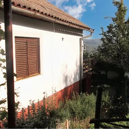 Cozy House In With Garden Дом отдыха